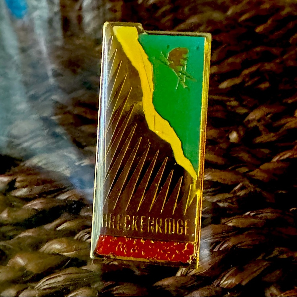 🦋Vintage 90s Breckenridge Colorado Ski Resort Souvenir Lapel Pin🦋